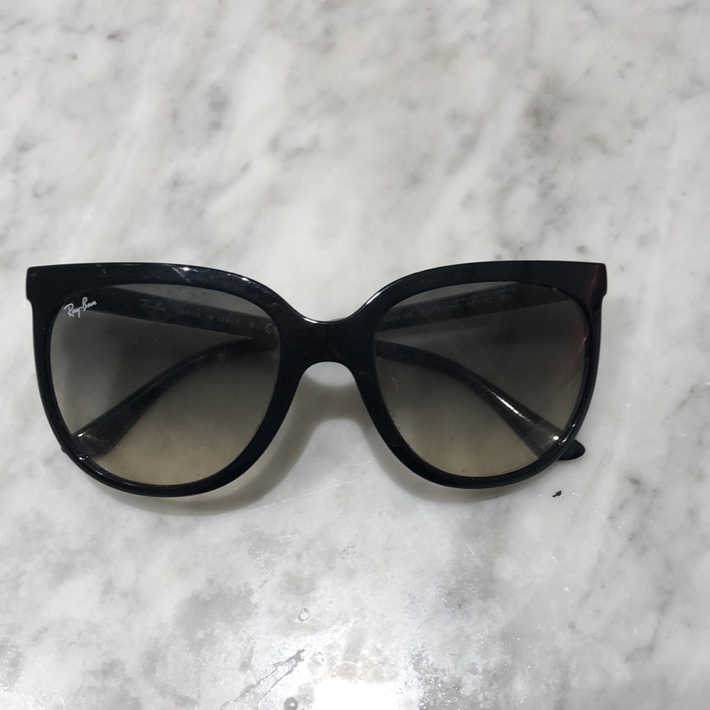 Ray Bans like new, comes with case and wipe